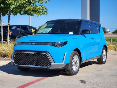 New 2025 Kia Soul S image 2