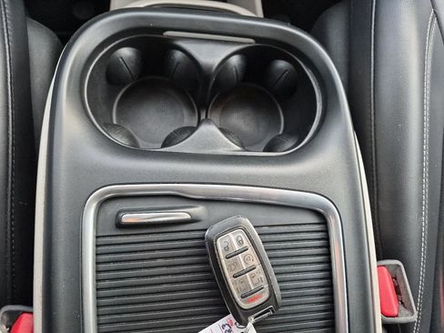 Used 2023 Chrysler Pacifica Touring-L image 19