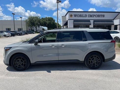 Used 2025 Kia Carnival SX FWD image 2