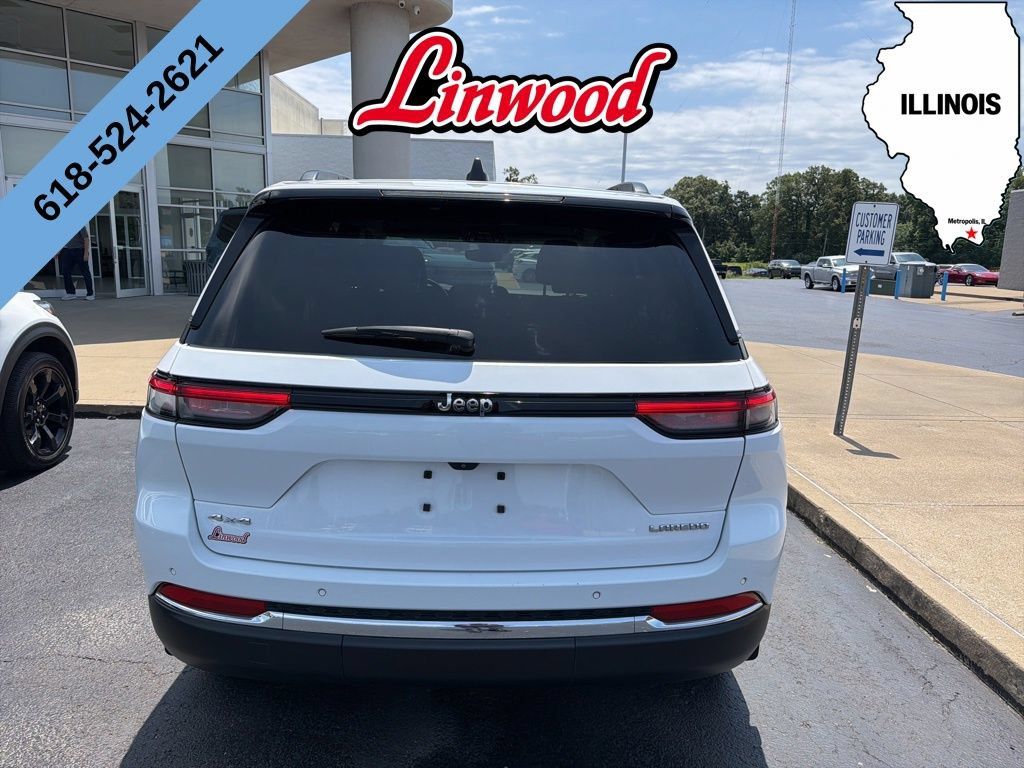 Used 2023 Jeep Grand Cherokee Laredo w/ Luxury Tech Group I AWD/4WD image 3