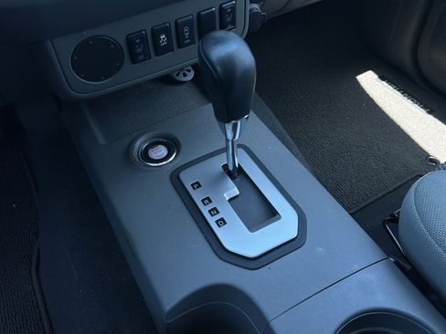 Used 2021 Nissan Frontier SV w/ Midnight Edition Floor Mats RWD image 23