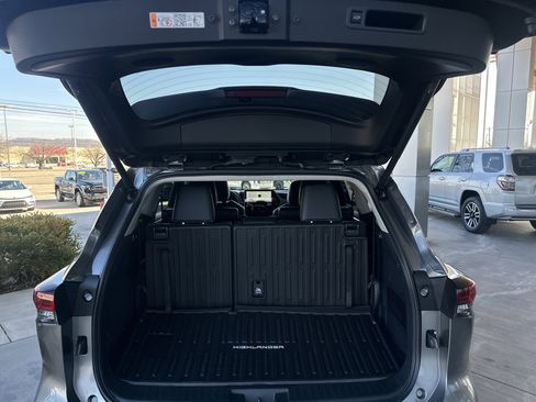 Used 2026 Toyota Highlander Limited image 17