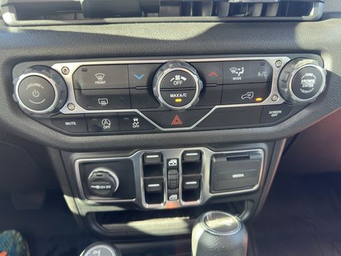 Used 2025 Jeep Wrangler Sport S image 15