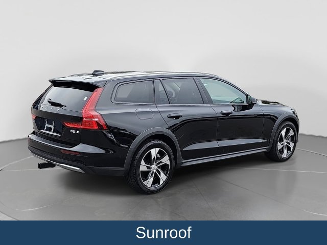 Used 2023 Volvo V60 B5 Cross Country Plus w/ Climate Package AWD/4WD image 9
