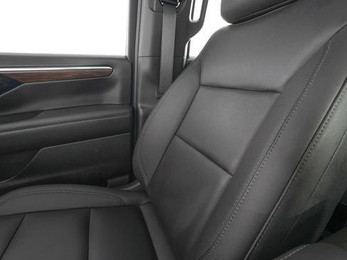 Used 2026 Chevrolet Tahoe Z71 w/ Comfort Package AWD/4WD image 28
