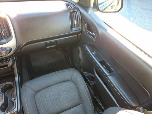 Used 2019 GMC Canyon SLE w/ SLE Convenience Package image 16