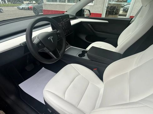 Used 2024 Tesla Model Y Long Range AWD/4WD image 8