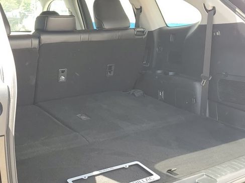 Used 2022 Toyota Highlander XLE AWD/4WD image 30
