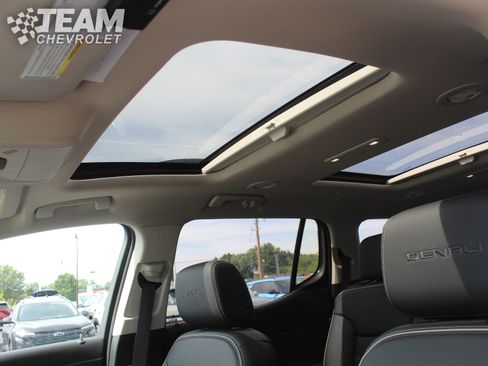 Certified 2021 GMC Acadia Denali w/ Denali Ultimate Package AWD/4WD image 13