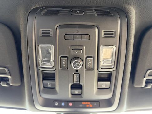 Used 2022 GMC Yukon Denali w/ Denali Ultimate Package AWD/4WD image 35