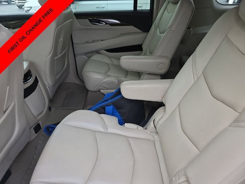 Used 2020 Cadillac Escalade ESV Luxury RWD image 12