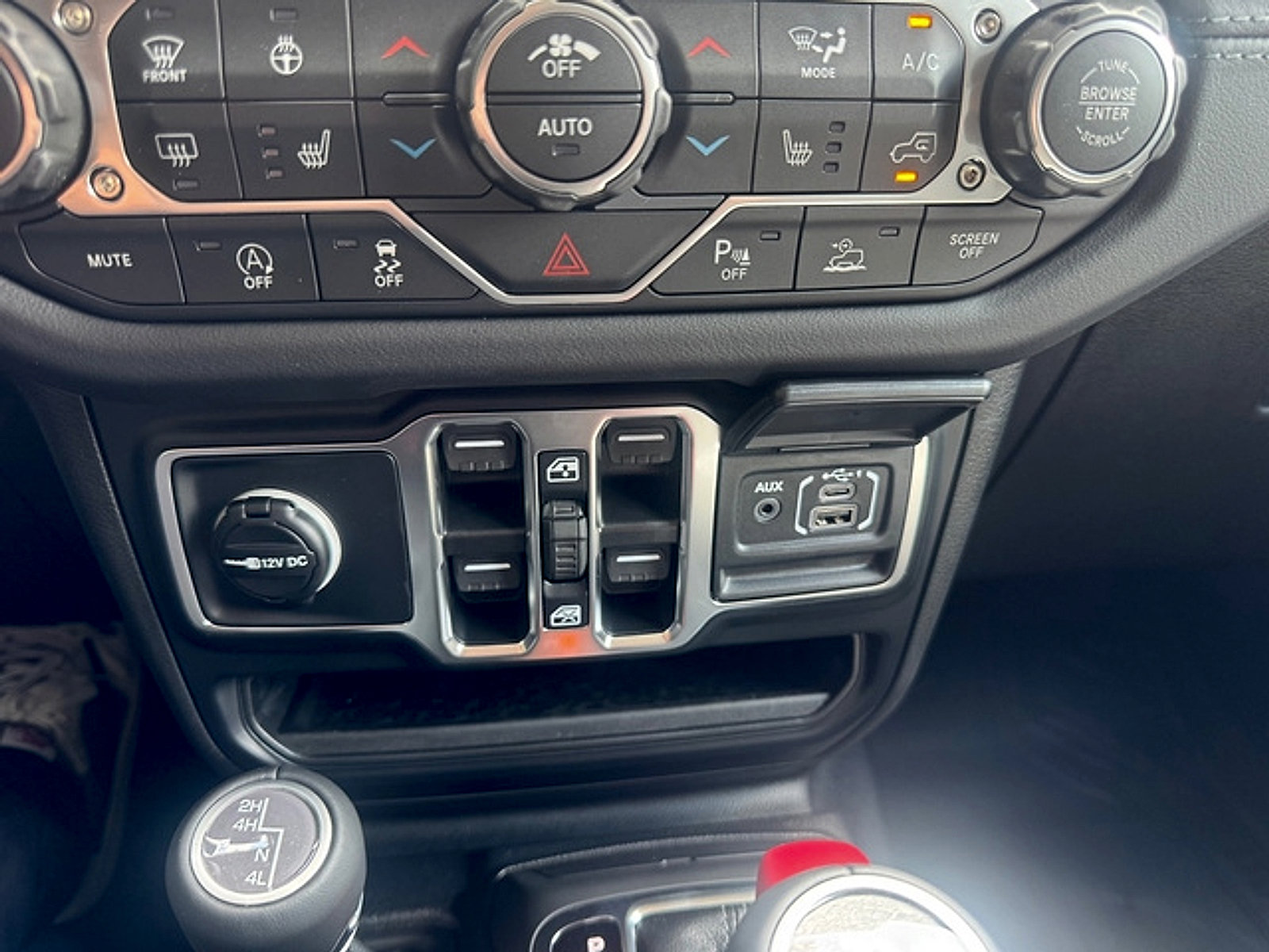 New 2026 Jeep Wrangler Unlimited Sahara AWD/4WD image 27