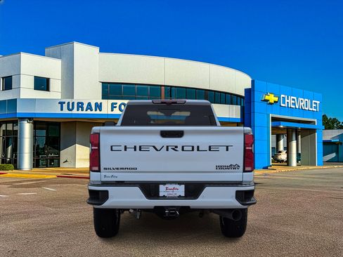 New 2026 Chevrolet Silverado 2500 High Country w/ High Country Premium Package AWD/4WD image 4