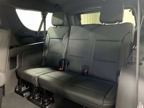 Used 2025 Chevrolet Suburban High Country AWD/4WD image 29