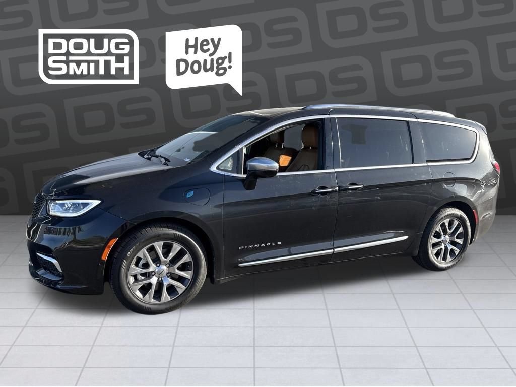 Used 2022 Chrysler Pacifica Pinnacle FWD image 1