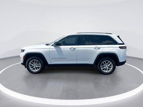 Used 2023 Jeep Grand Cherokee Laredo X AWD/4WD image 6