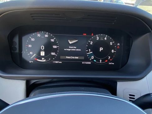 Used 2025 Land Rover Discovery S image 11