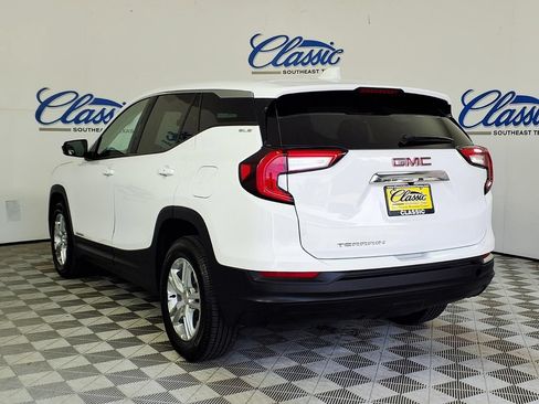 Used 2023 GMC Terrain SLE FWD image 2