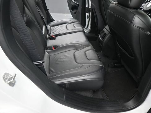 Used 2023 Jeep Cherokee Altitude Lux image 43