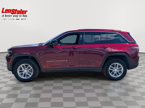 Used 2025 Jeep Grand Cherokee Laredo X w/ Luxury Tech Group I AWD/4WD image 2