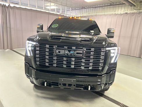 Used 2025 GMC Sierra 3500 Denali Ultimate image 2