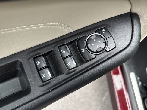 Used 2023 Ford Edge Titanium AWD/4WD image 16