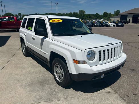 Used 2016 Jeep Patriot Sport w/ Power Value Group FWD image 3