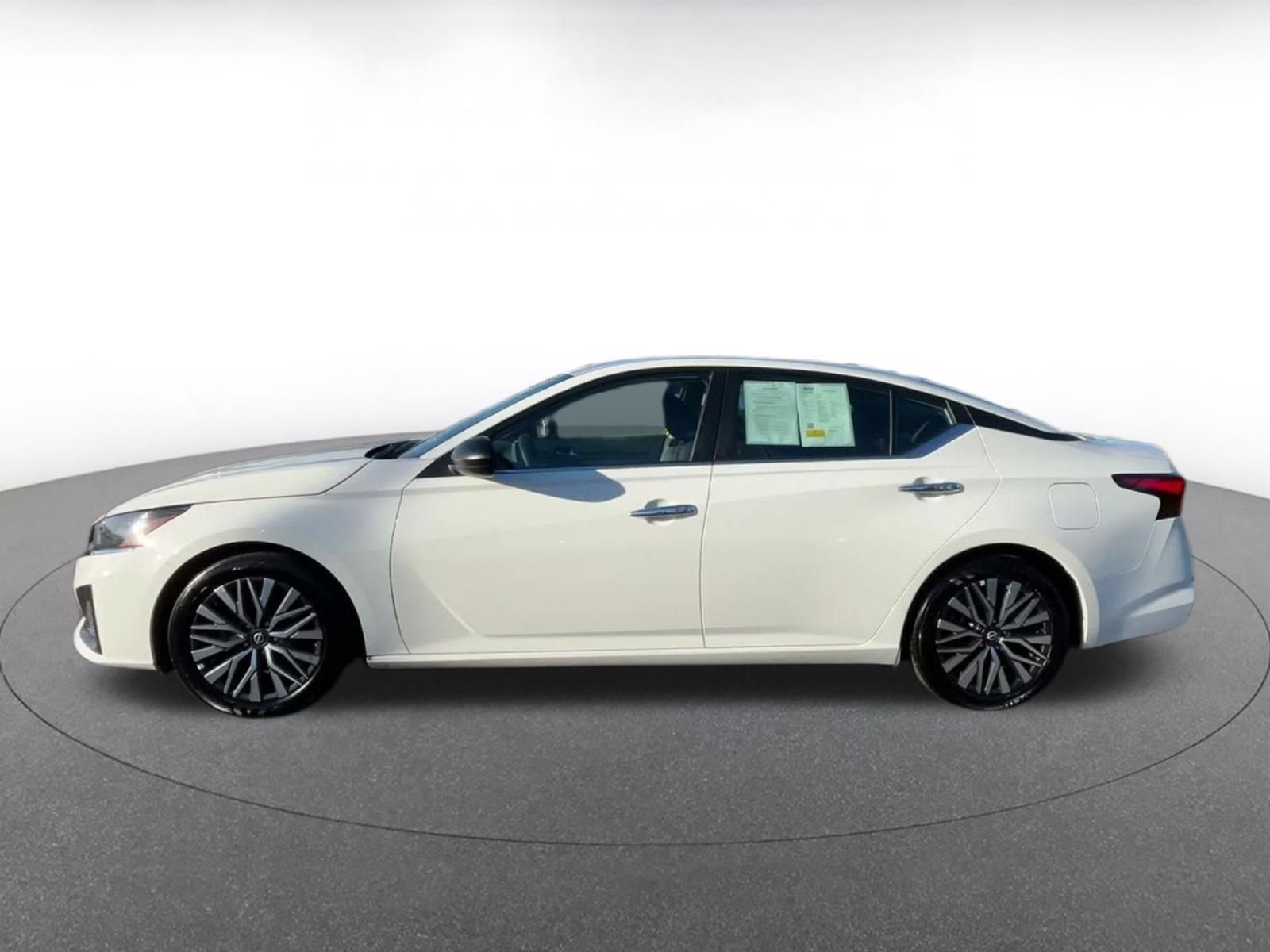 Used 2025 Nissan Altima 2.5 SV FWD image 8