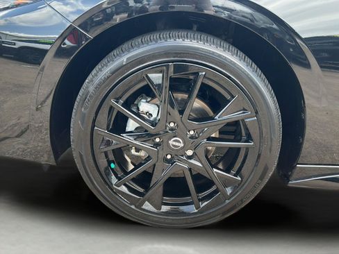 Used 2025 Nissan Sentra SR w/ Midnight Edition FWD image 27