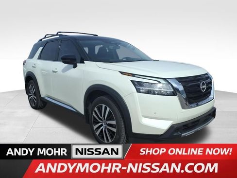 Used 2024 Nissan Pathfinder Platinum image 1