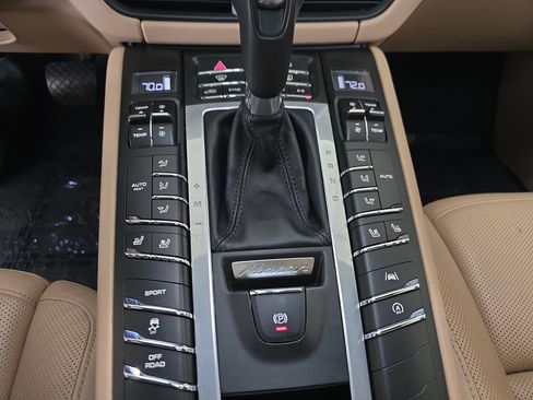 Used 2021 Porsche Macan S AWD/4WD image 25