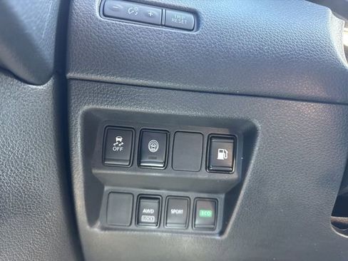 Used 2019 Nissan Rogue S image 23