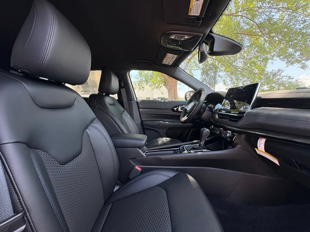 New 2026 Jeep Compass Latitude AWD/4WD image 16