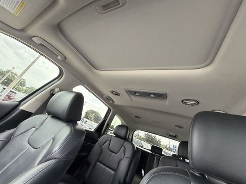 Used 2024 Kia Telluride EX w/ EX Captain's Chair Package FWD image 34