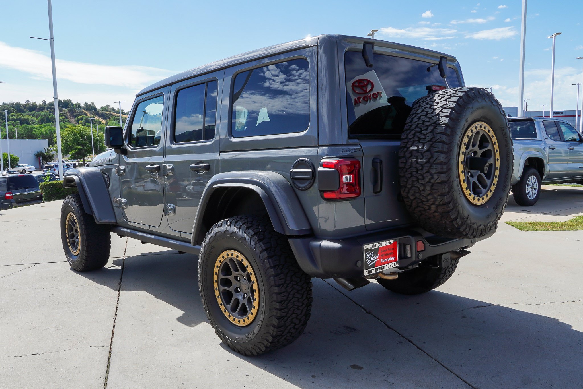 Used 2022 Jeep Wrangler Unlimited Rubicon w/ Xtreme Recon 35" Tire Package AWD/4WD image 6