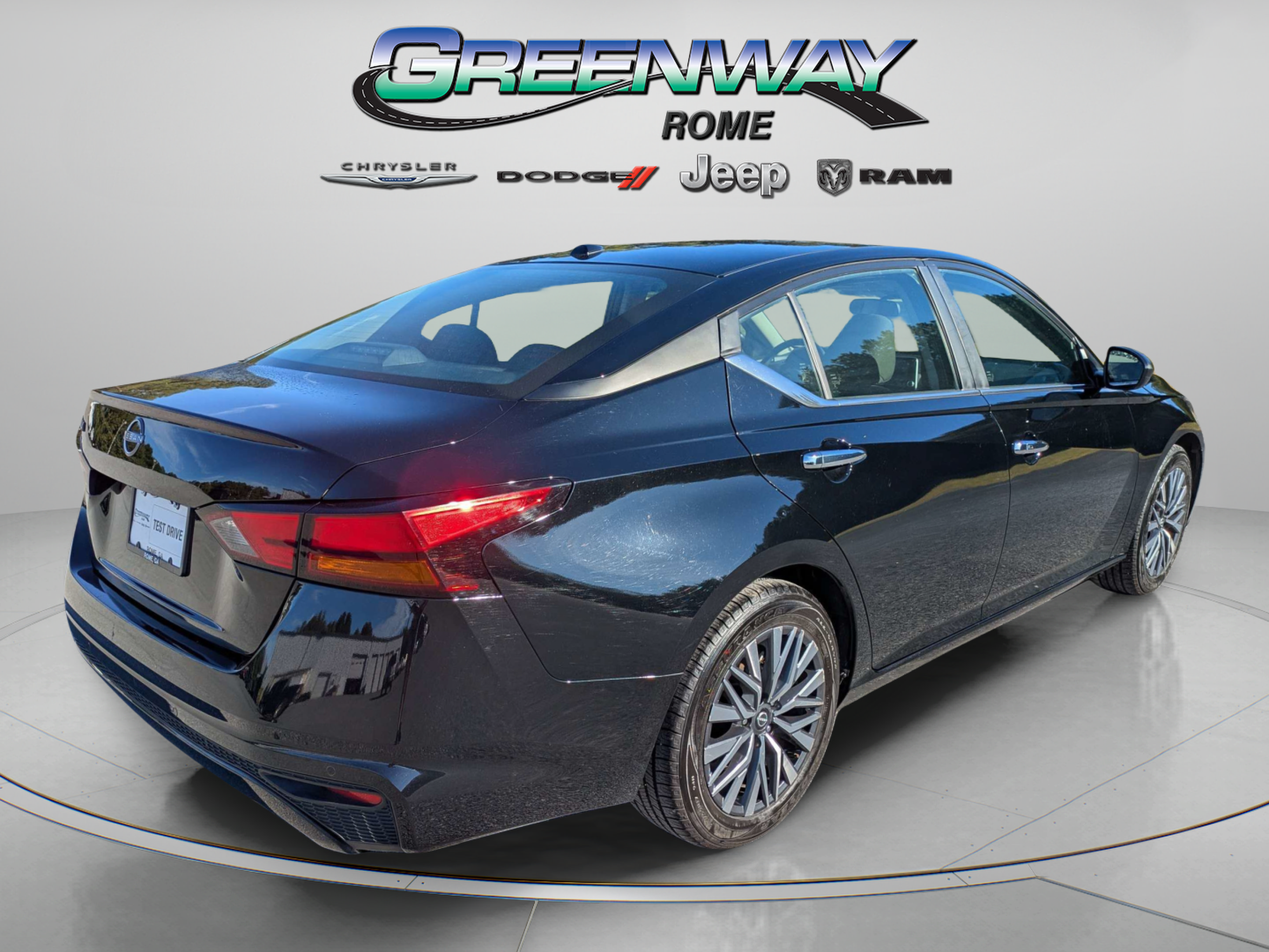 Used 2025 Nissan Altima 2.5 SV FWD image 7
