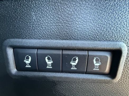 Certified 2025 Jeep Wagoneer Series III w/ Premium Group I image 16