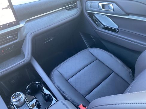 New 2026 Ford Explorer Platinum image 15