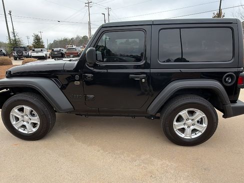 Used 2022 Jeep Wrangler Sport S image 11