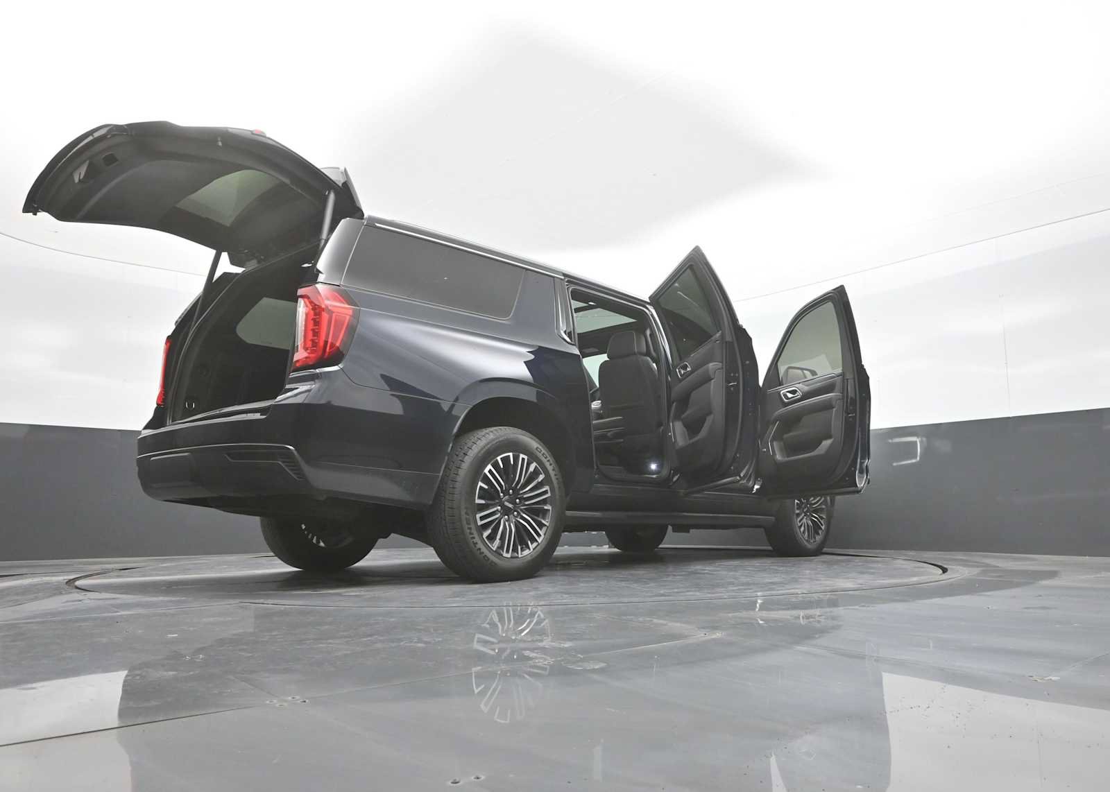 Used 2024 GMC Yukon XL SLT w/ SLT Luxury Package AWD/4WD image 59
