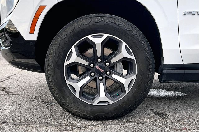 Used 2025 GMC Yukon AT4 Ultimate AWD/4WD image 35