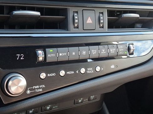 Used 2025 Lexus ES 300h w/ Premium Package FWD image 18