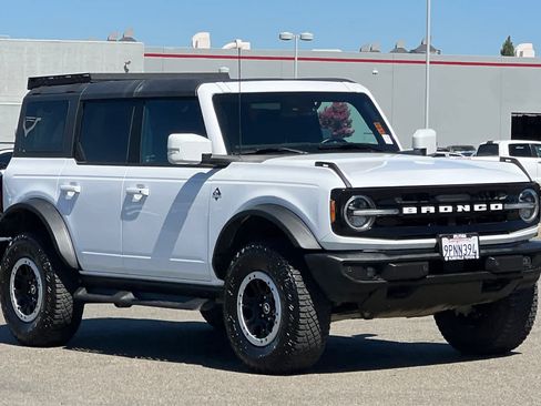 Used 2024 Ford Bronco Outer Banks w/ Sasquatch Package AWD/4WD image 5