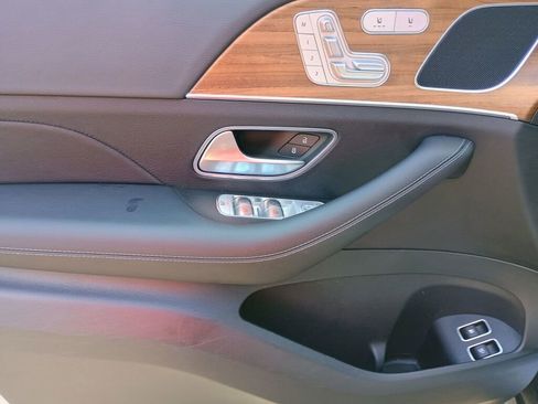 Used 2025 Mercedes-Benz GLE 450e 4MATIC image 6