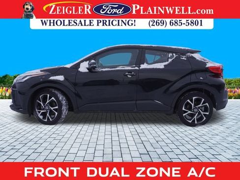 Used 2022 Toyota C-HR XLE image 2
