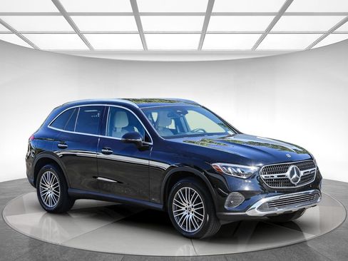 Used 2024 Mercedes-Benz GLC 300 4MATIC image 5