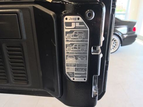 Used 2022 Jeep Wrangler Unlimited Sport AWD/4WD image 32