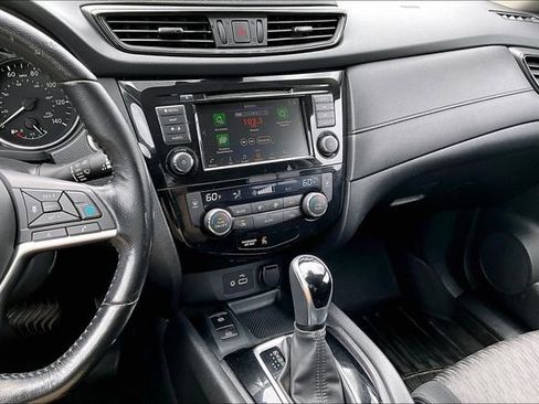 Used 2020 Nissan Rogue SV w/ Sun & Sound Touring Package FWD image 15