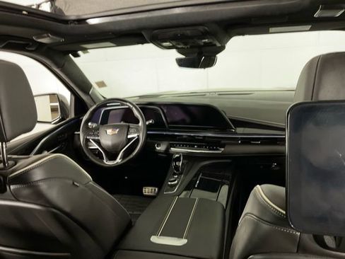 Used 2024 Cadillac Escalade ESV V w/ LPO, ONYX Package image 13