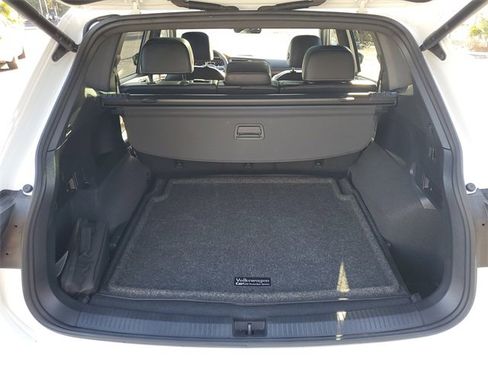 Used 2024 Volkswagen Tiguan SEL R-Line image 8